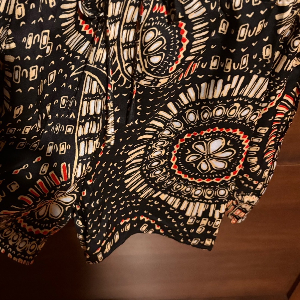 Source Unknown Black and Gold Patterned Romper - Picture 4 of 9